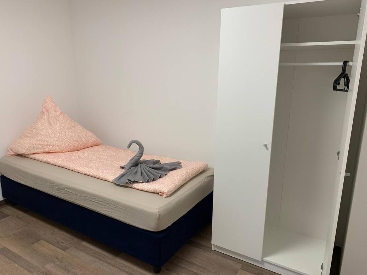 Central Private Rooms In Popular Neighborhood! Koln Bagian luar foto