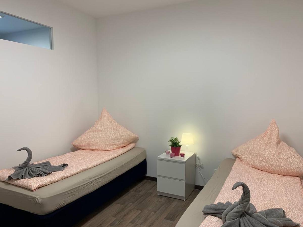 Central Private Rooms In Popular Neighborhood! Koln Bagian luar foto