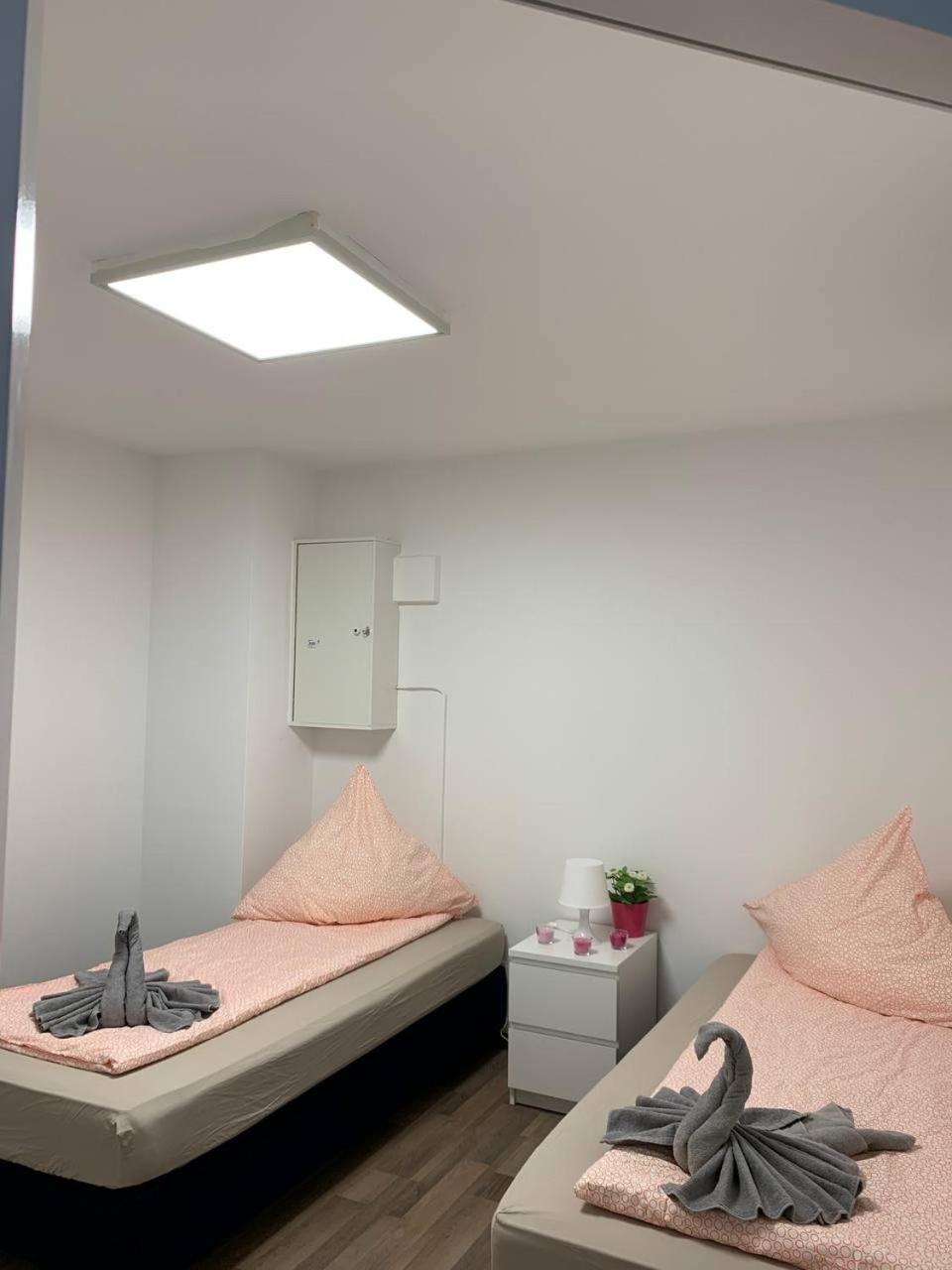 Central Private Rooms In Popular Neighborhood! Koln Bagian luar foto